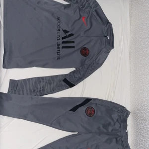 Psg tracksuit - Bra skick. Bra kvalite. Oanvänd. Ny