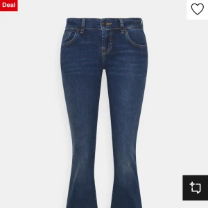 ltb jeans - Säljer mörkblåa bootcut ltb jeans , använt fåtal gånger💞 storlek 27/30 och passar perfekt på mig då jag är 162! Kolla ltb hemsida på storlekguide om du vill veta midjemått🥰