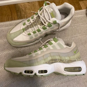 Nike air max 95 - Jag säljer mina helt oanvända nike skor.  Dem är jättesköna och coola men kommer tyvärr inte till användning.  Nypris 2399kr