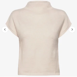 Lindex polo tröja - Slutsåld i S överallt😉 En tröja med polo krage och kortärmad/trekvatsärm från lindex 🤗 Helt oanvänd❤️ Storlek S med lapp kvar☺️