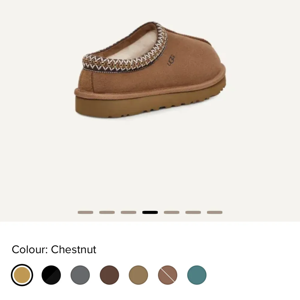 Intressekoll på mina supermysiga tasman skor från UGG i färgen Chestnut. Helt nya i orginalförpackning och helt oanvända. Köpta för 1550 kr och sista dag att lämna tbks är förbi säljer för 1350, vid snabb affär kan jag tänka mig sänka priset . Skor.