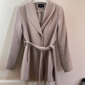 Beige kappa - Bra skick! Perfekt nu till hösten