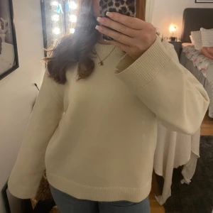 Finstickad tröja  - Finstickad tröja från Gina Tricot. Storlek M, passar S. Nyskick, använd 1 gång 🩷