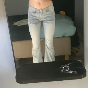 Lowwaist bootcut jeans - Jättefina bootcut jeans som passar perfekta till hösten! 🍂 
