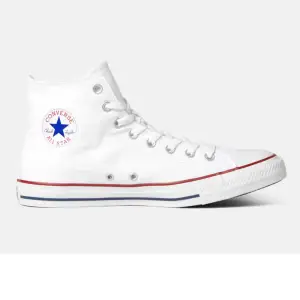 Säljer mina helt oanvända converse eftersom dom inte kommer till användning!!