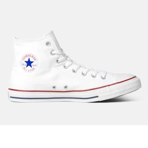 Vita converse  - Säljer mina helt oanvända converse eftersom dom inte kommer till användning!!