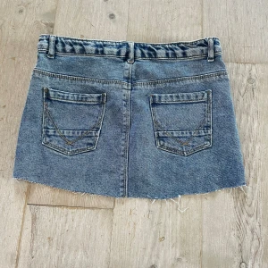 Minikjol jeans - Avklippta jeanskjol till minikjol med snygga fickor 