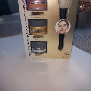 Skönhet - Den svarta och den rosa är helt nya oöppnad. Jag har använt den gula masken 1 gång. Den stelnar på ansiktet och sen kan man dra bort masken.