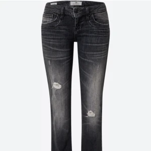 Ltb jeans - Säljer mina ltb jeans i modellen Valerie. Är i bra skick, pytte lite täcken på användning på kanten längst ner vid benen. Stolek W24 L30