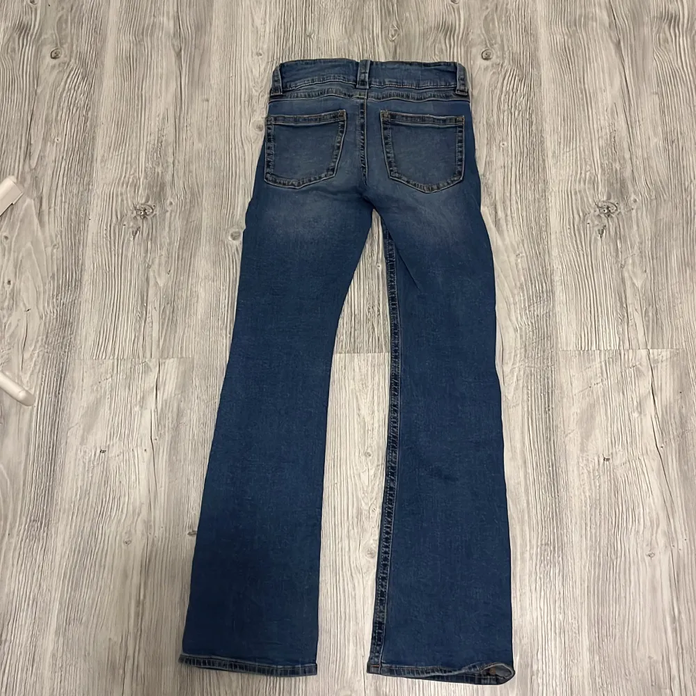 Ett par jeans från Gina, Använd 2 gånger. Original pris= 300, men säljer för 220! Pris kan diskuteras💕. Farkut & Housut.