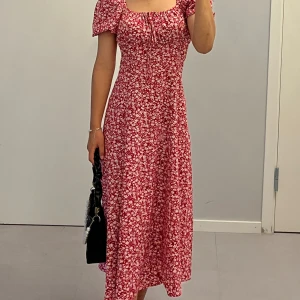 Sommarkläder  - Sommarklänning som är jätteskönt för sommar.