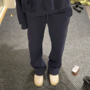 Lågmidjade mjukisbyxor  - Sköna mjukisbyxor 