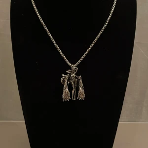 Ängel Halsband👼🏻 - Jätte snyggt ängel halsband med vingar🪽  Det går även att ändra kedja själv om du inte gillar den😙  
