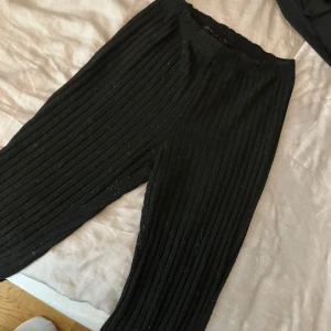 bootcut mjukis  - säljer dessa bootcut mjukis då det inte används.  ( smutsiga pågrund av att det bara legat, man får dom självklart tvättade innan köpet)