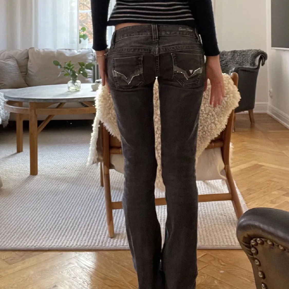 lågmidjade gråa guess jeans - 91