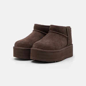 Uggs - Säljer mina knappt använda Uggs plattform ultra mini. De kommer tyvärr inte till användning. Nyskick, använda Max 3-4 gånger. Impregnerade. Köpta för 2095