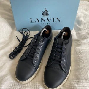 Lanvin skor  - Lanvin skor, skick 8,5/10. Box och snöre medföljer. Storlek 45⚡️Pris 1499kr⚡️ Vid frågor är det bara att skriva! 