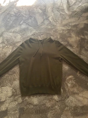 Cashmere hoodie - En modern hoodie som  har ett mycket snyggt utseende 