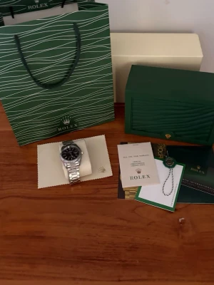 Datejust - Säljer en snygg datejust som inte är justerbar, klockan är batteri, BOX KOSTAR EXTRA 250kr 
