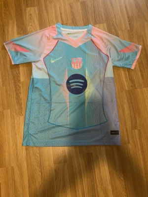 Barca tröja - Fet barca tröja med ljusa färger