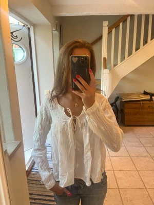 Odd Molly blus - Vit blus från Odd Molly i bra skick 