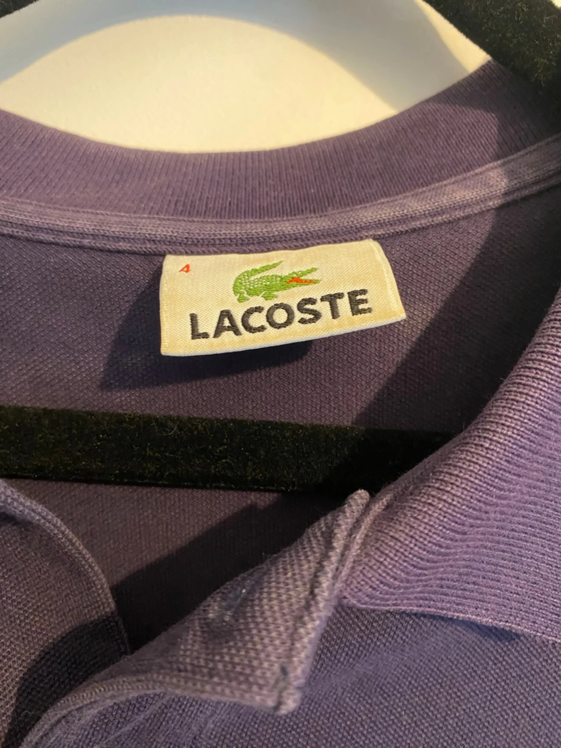 Lila pikétröja från Lacoste - 1