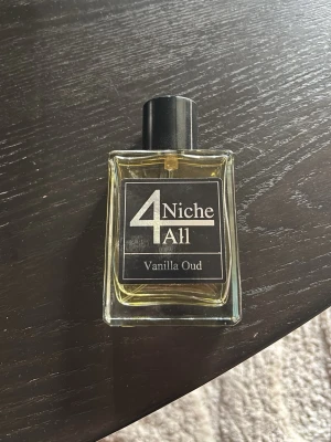 4Niche All Vanilla Oud parfym - Kom dm om intresse nästan helt ny! Har ej box