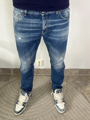Dondup Mius 36 - CONDITION — 9/10 Excellent condition.  Light signs of wear.     SIZE — 36 Big size Model is 192 cm, 90kg  MEASUREMENTS (CM) (Please refer to the last photo for measurement guide)  A — 49 cm  B — 101 cm  C — 18 cm