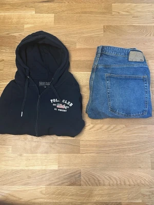 Klädpaket! - Zip up hoodie: storlek M, Polo Club Vincent.   Jeans: Width 36 och length:34