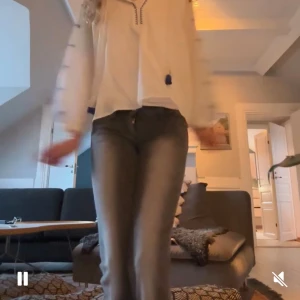 Cheap Monday jenas - Jeans från weekday/cheap Monday. Klippt av lappen som man ser på bild 5. Så cool urtvättad färg, inga defekter topp skick. Storlek 24/30