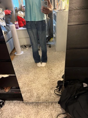 jeans - kommer sälja denna på min plick liveshow 17 augusti 19:00 där jag visar upp plagget bättre och man kan buda!😊38cm midjemått 