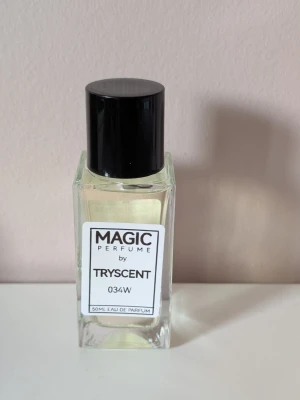 Parfym Magic Perfume by Tryscent nr 034w. 50ml - Magic Perfume by Tryscent nr. 034W. Flaskan rymmer 50 ml, endast testsprayad. Parfymen är inspirerad av YSL libre 