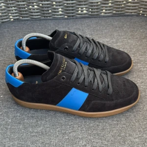 Saint Laurent Skor | 41 - Saint Laurent Sl/10 sneakers | Passar 41-42 | Grymt skick | Endast skorna ingår | kan gå ner i pris 