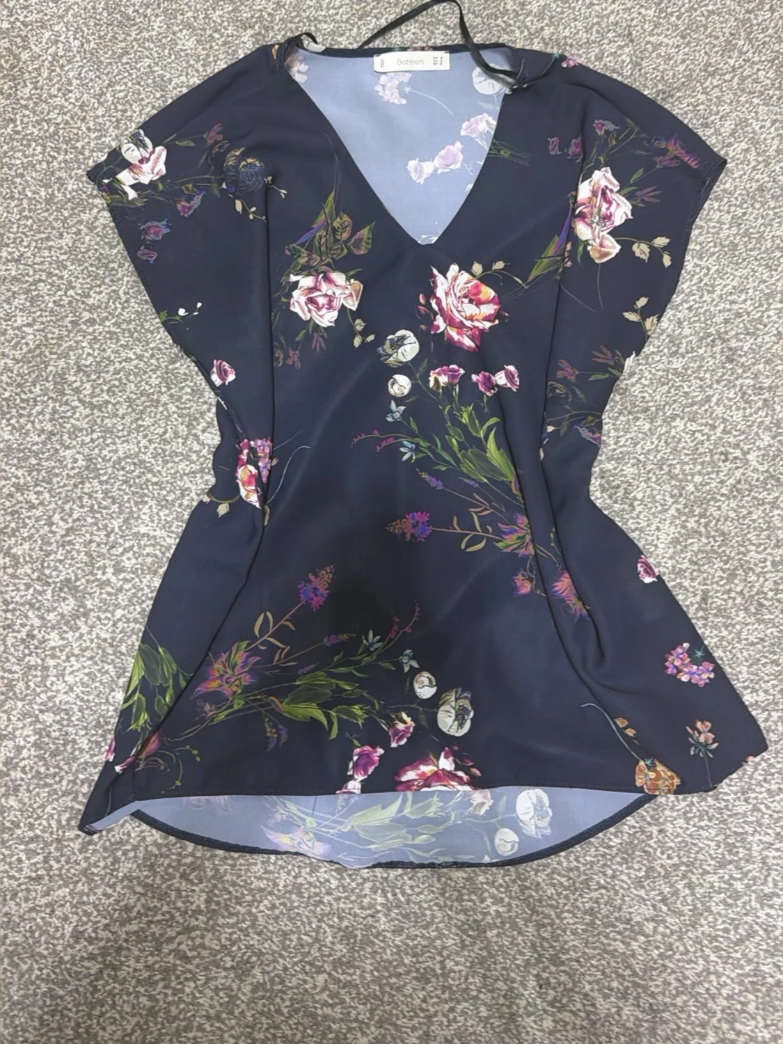 Mörkblå blommig 2000s vintage shirt