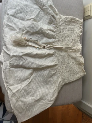 Vit volangkjol från Zara - Söt volang kjol från Zara