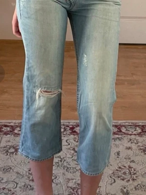Capri jeans  - Midjemått: 37cm, innerbenslängd: 56cm 💕