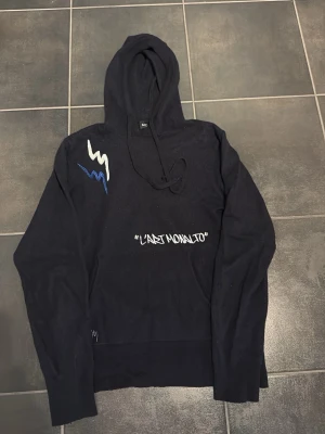 Hoodie monalto - Säljer en riktig schysst hoodie från monalto| hoodien passar perfekt nu till höst!| storlek s-m| hör av er vid frågor eller funderingar!|