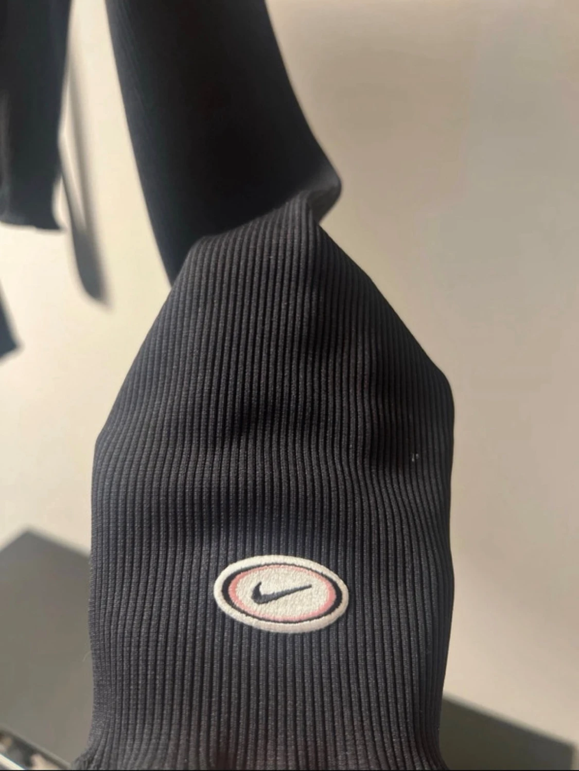 Svart ribbad polotopp från Nike - 2