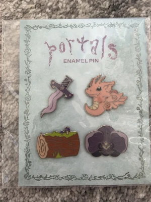 Melanie Martinez Pin  - Melanie Martinez pin - Eu exclusive. Sold out