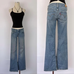 Levis superlow bootcut jeans - (Bilder från personen jag köpte av) Köpta på Depop i USA! Måtten är i inches🫶🏼