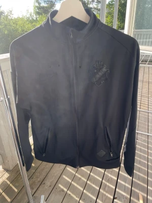Svart AIK ziptröja från Nike - Sjukt fet limited edition zip från aik shopen.