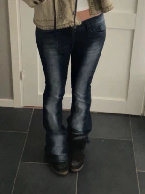 Lågmidjade jeans - Sällsynta skit snygga jeans med lågmidja