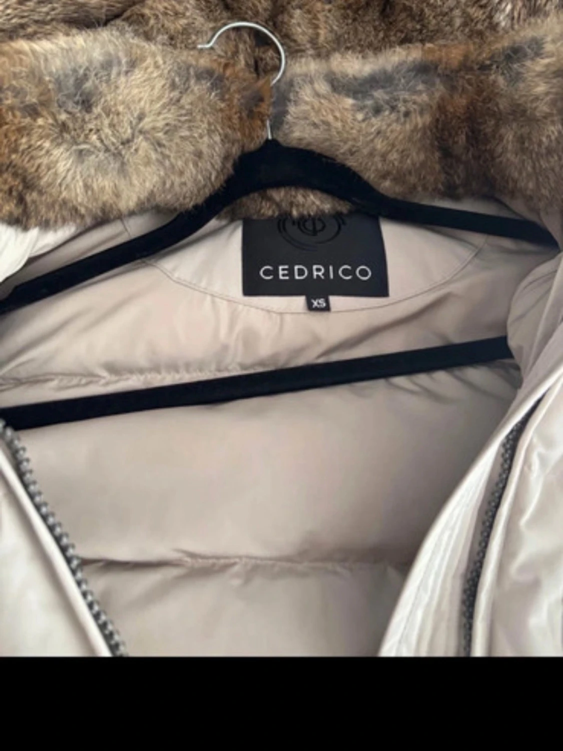Beige dunjacka med fuskpäls Cedrico - 1