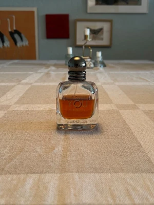 Armani stronger with you parfym - Säljer nu min Armani stronger with you parfym då jag inte använder den längre. Ungefär 70% kvar i parfymen. 