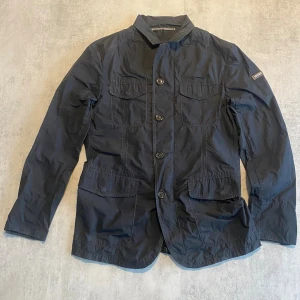 Hacket London fieldjacket  - Jag Säljer en fet fieldjacket från Hackett London  | skicket på jackan är bra 8,5/10 | storlek s| ny pris 5000: mitt pris är 499| skriv vid frågor och funderingar  