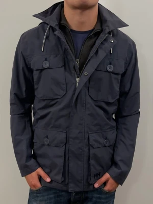 Helly hansen jacka - Sjukt snygg jacka från helly hansen i storlek Small. Passar nog mer som en medium. Riktigt bra skick