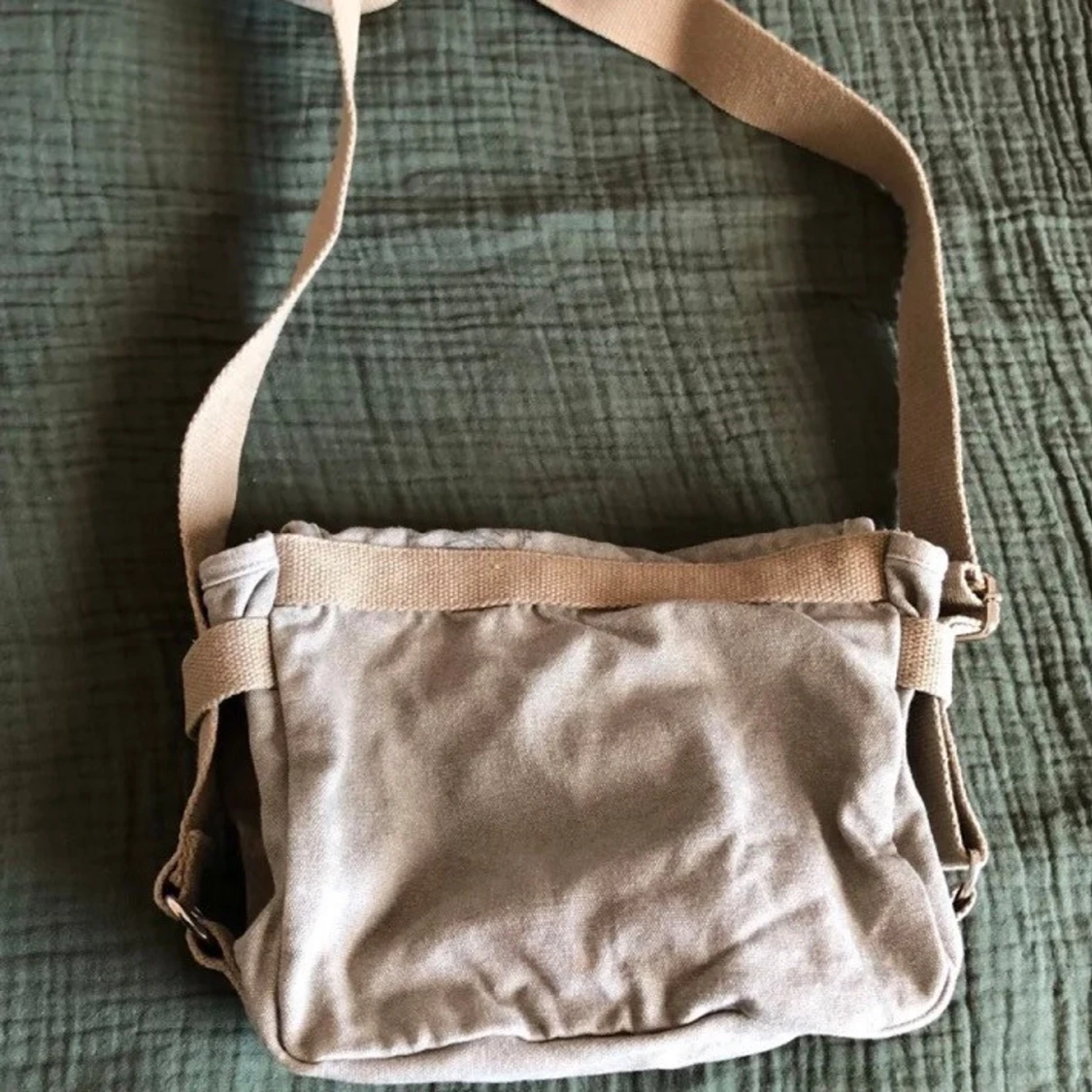 Vintage olivgrön blommig/ mönstrad axelremsväska/ sidoväska/ tygväska, y2k/ cyber/ alt/ 2000s/ 2000tal/ 00tal/ 00s - 5