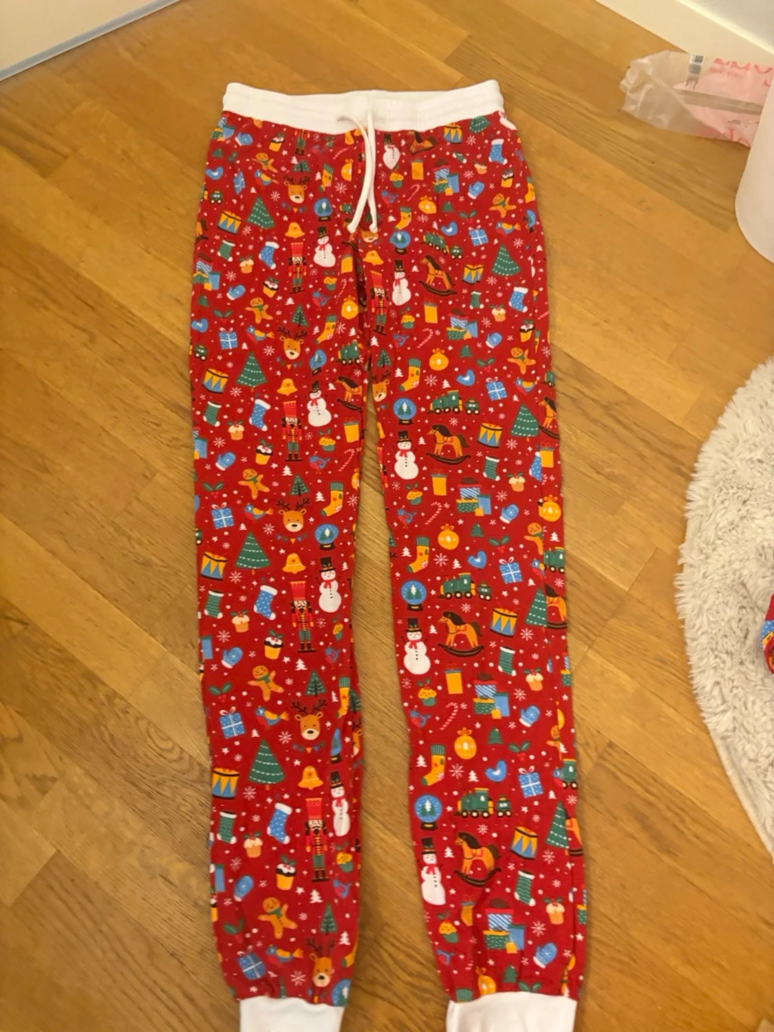 Röd julpyjamas med mönster - 3