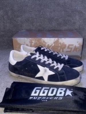  GGDB Superstar sneakers - Säljer ett par mörkblå GGDB Superstar sneakers. Sulan är 28cm. Priser kan alltid diskuteras 
