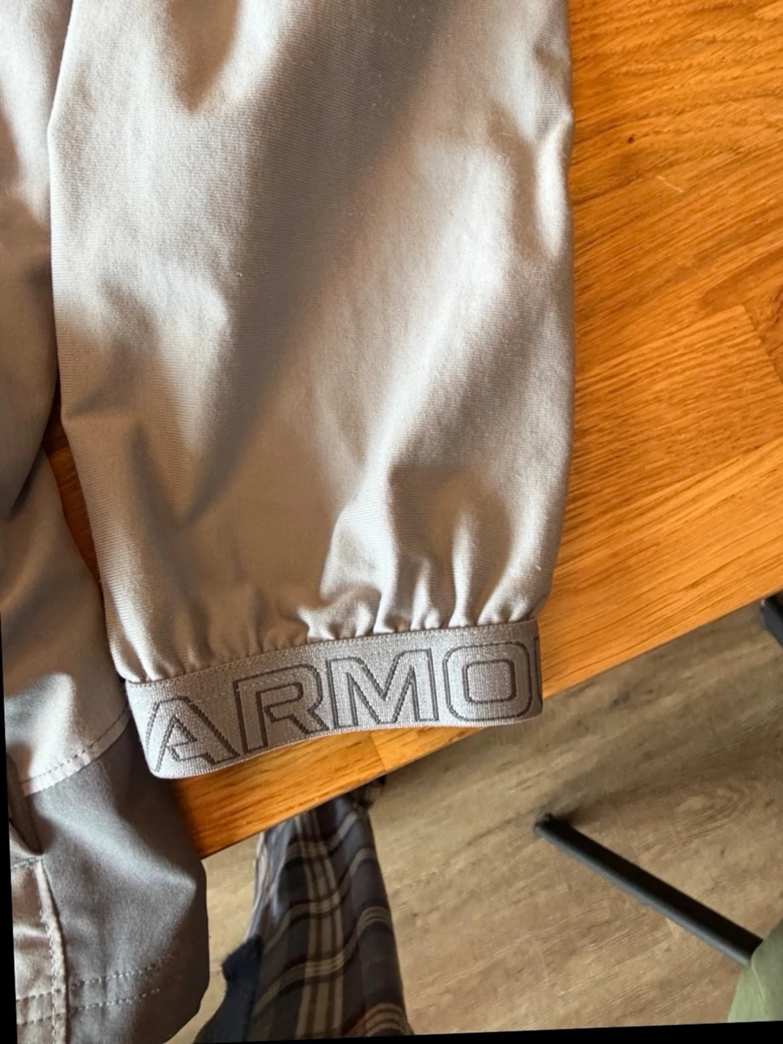 Grå vindjacka från Under Armour - 2